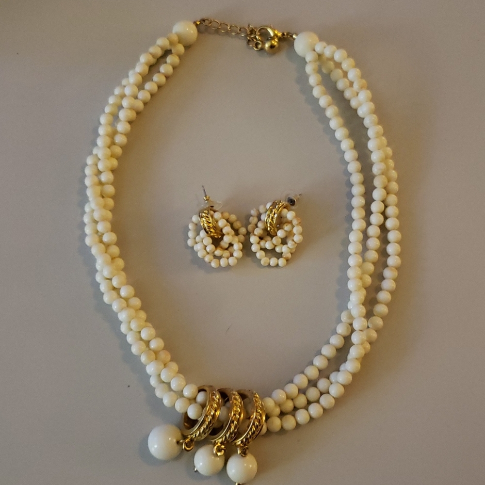 Creme and gold necklace and earrings set